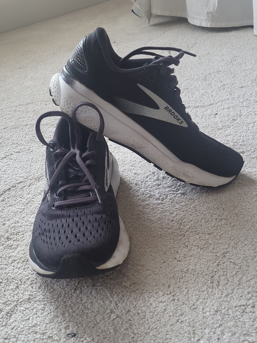 Brooks Black and White Running Sneakers 8.5